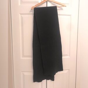 Black knit gap scarf